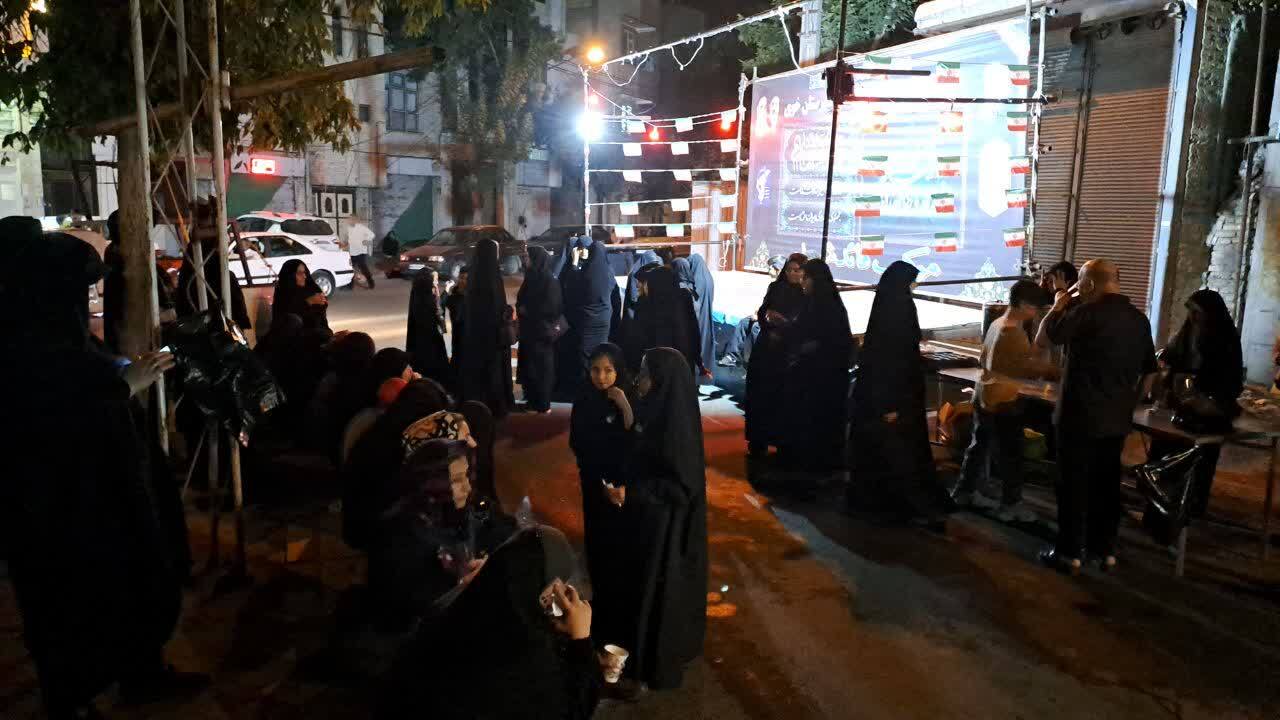 تجمع مردم خوی در میدان مقاومت