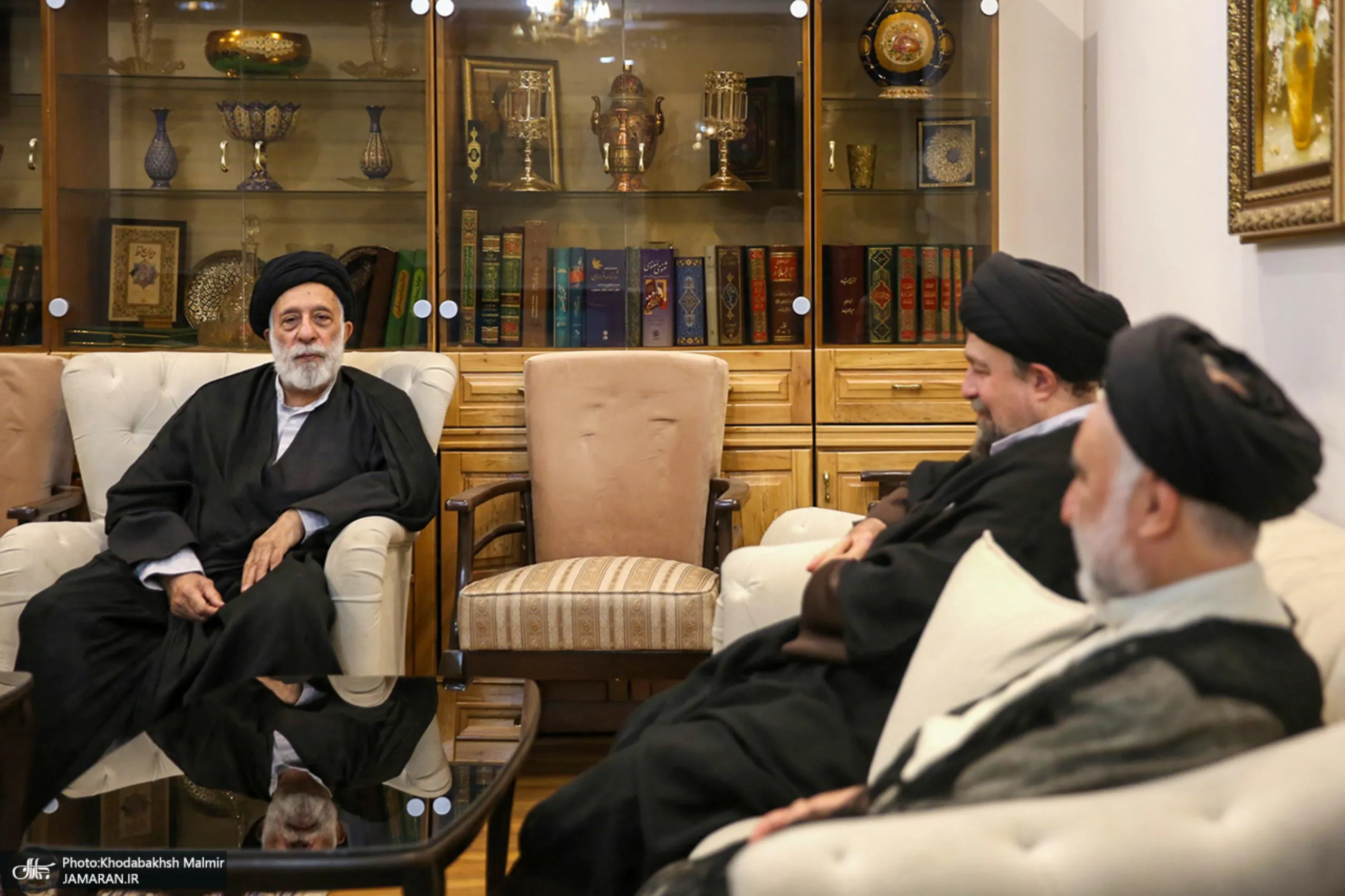 حضور سید حسن خمینی در منزل سید هادی خامنهای