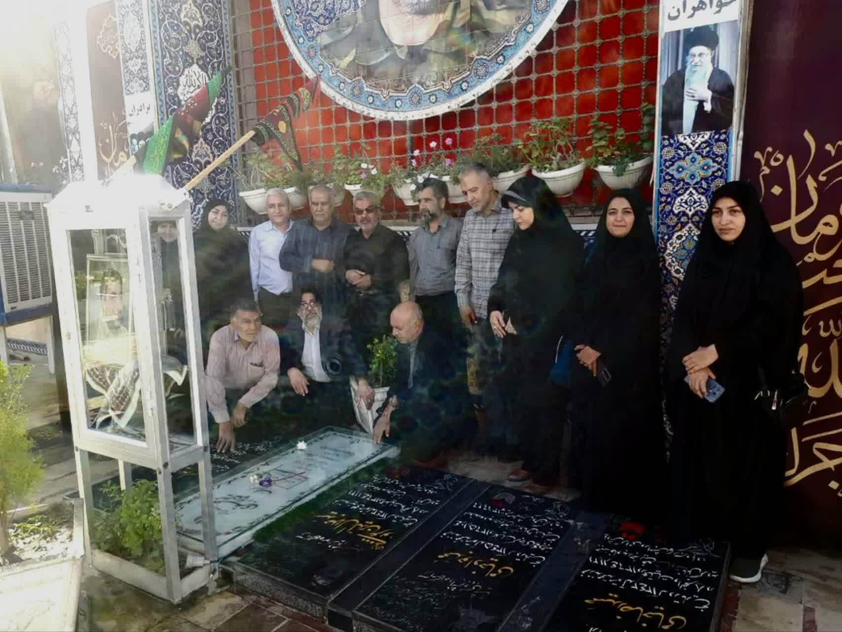 مراسم ادای احترام اصحاب رسانه کرمان به شهدا