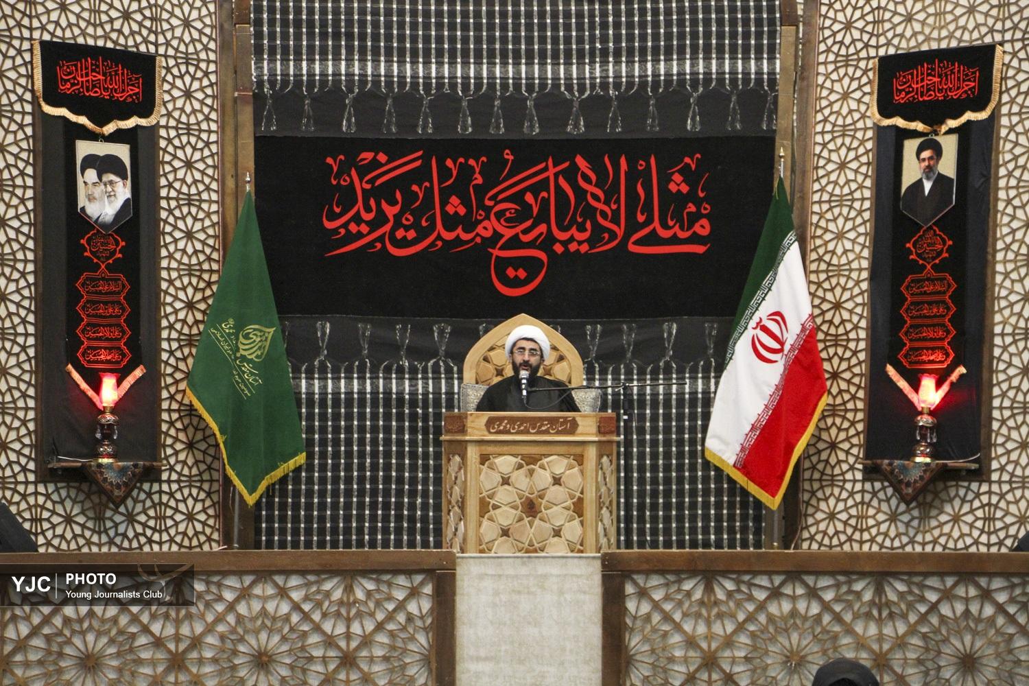 عزاداران در حرم مطهر شاهچراغ