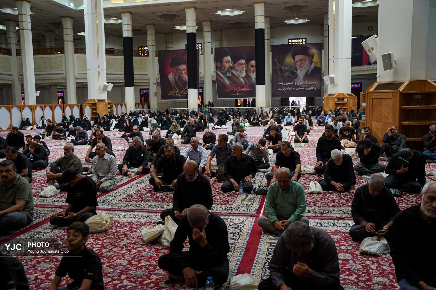 ایستگاه صلواتی و توزیع نذری در شیراز