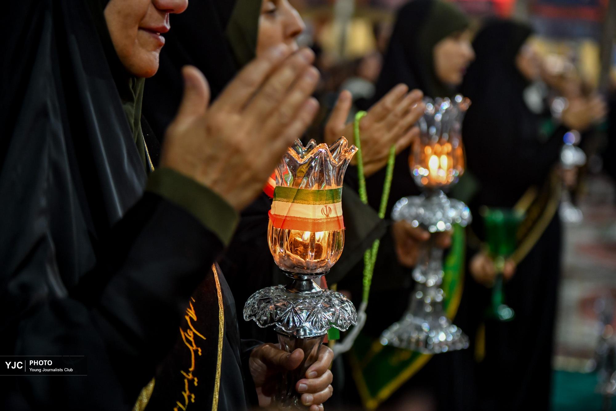آیین لالهگردانی خادمان حرم شاهچراغ