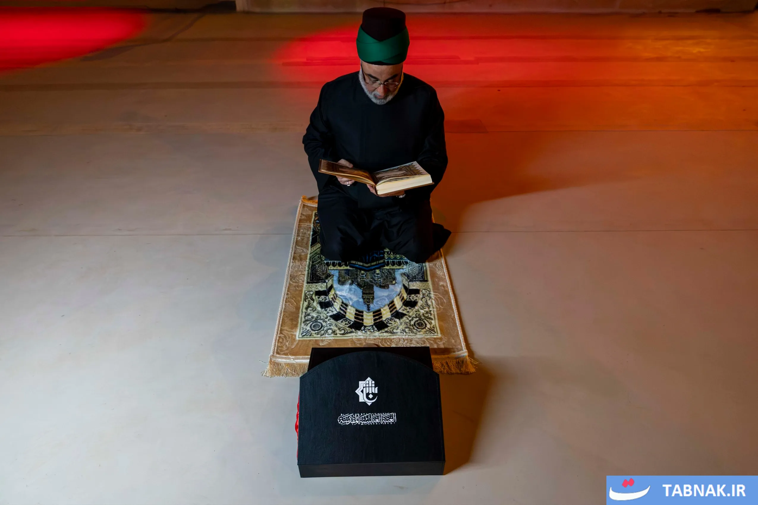 مراسم تعویض پرچم حرم امام حسین علیهالسلام