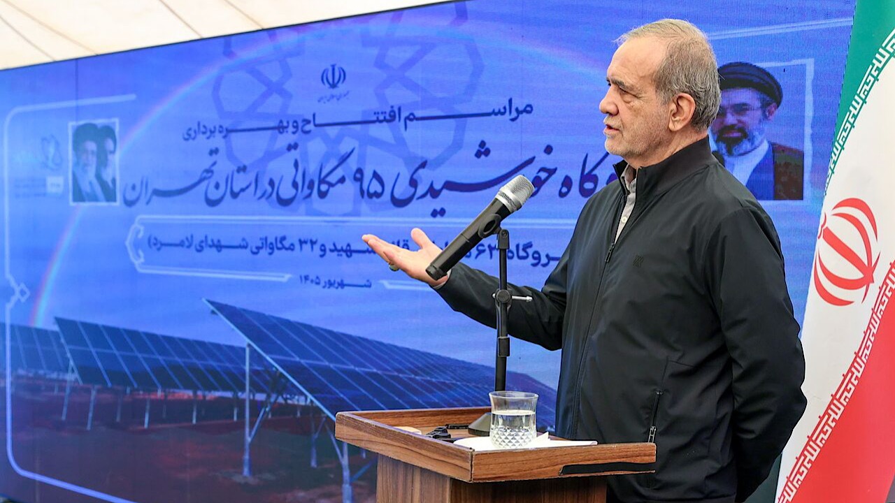 افتتاح نیروگاه‌های خورشیدی توسط رئیس‌جمهور