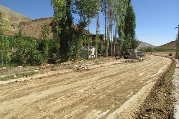 عملیات آسفالت معابر روستایی در استان البرز