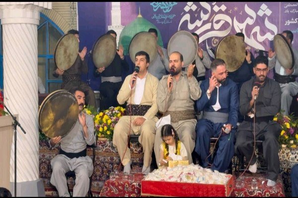 آیین مولودی‌خوانی در مسجد جامع سنندج