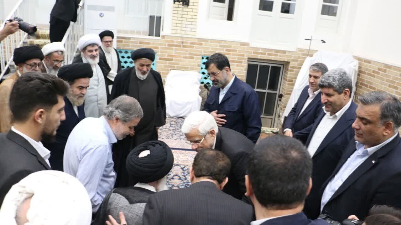 دیدار محمدرضا عارف با آیتالله مکارم شیرازی