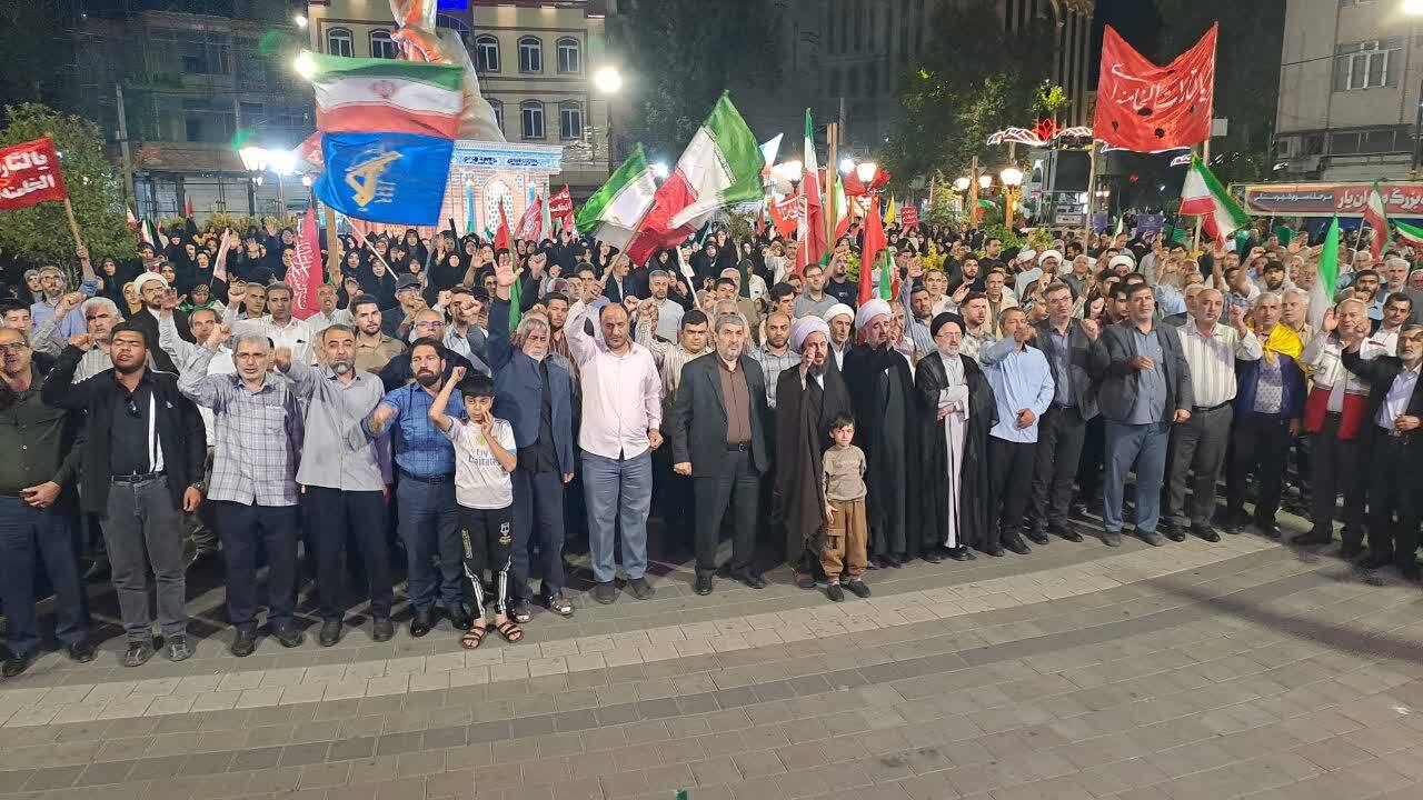 حضور خانوادهها و جوانان خویی در تجمع شبانه
