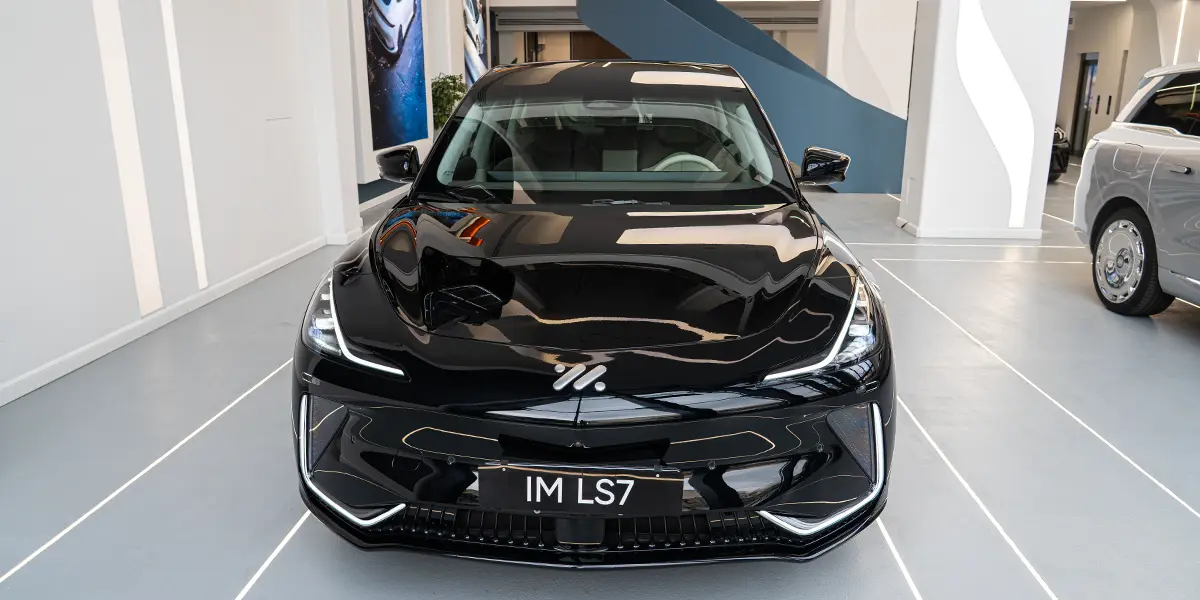 نمای جانبی کراساوور برقی IM LS7